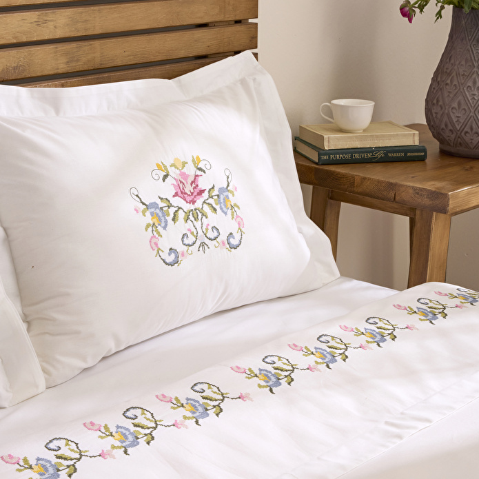 Karaca Home Ottalia %100 Pamuk Kanaviçe Nakışlı Çift Kişilik Nevresim Takımı Beyaz