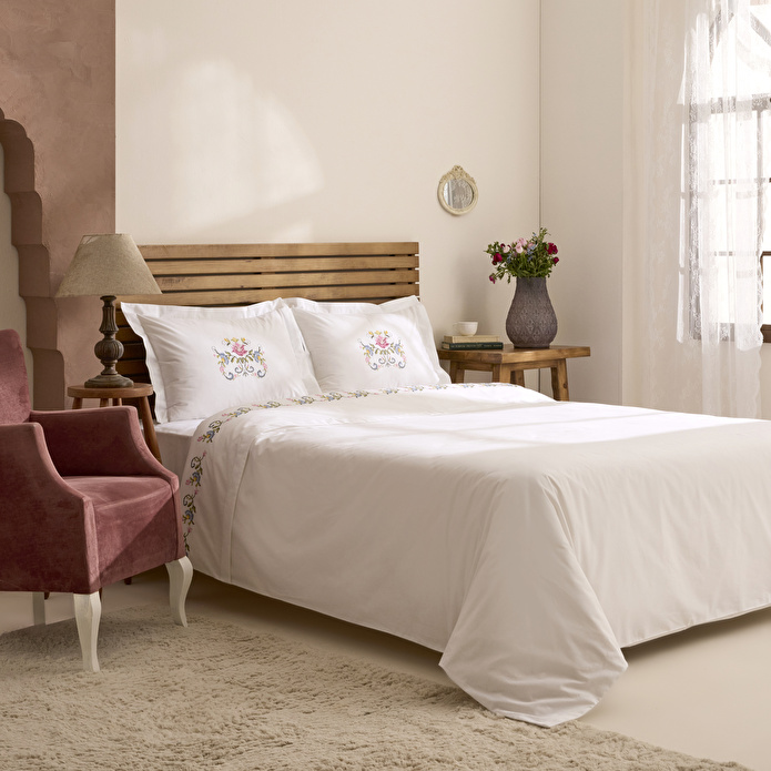 Karaca Home Ottalia %100 Pamuk Kanaviçe Nakışlı Çift Kişilik Nevresim Takımı Beyaz