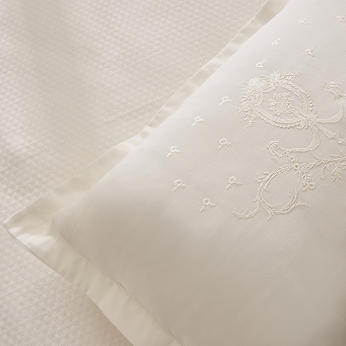 Karaca Home Leonie %100 Pamuk Nakışlı Çift Kişilik Pike Takımı Beyaz