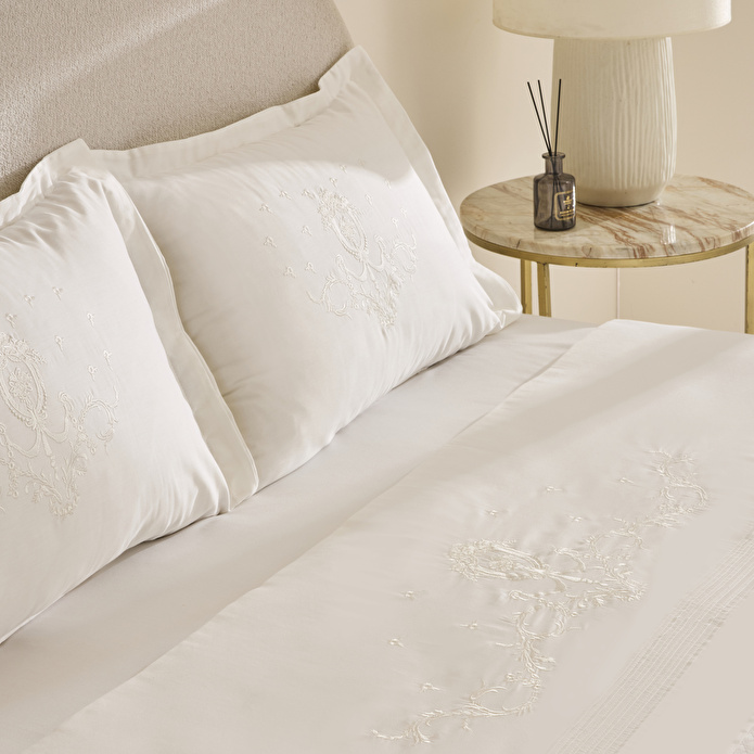 Karaca Home Leonie %100 Pamuk Nakışlı Çift Kişilik Pike Takımı Beyaz