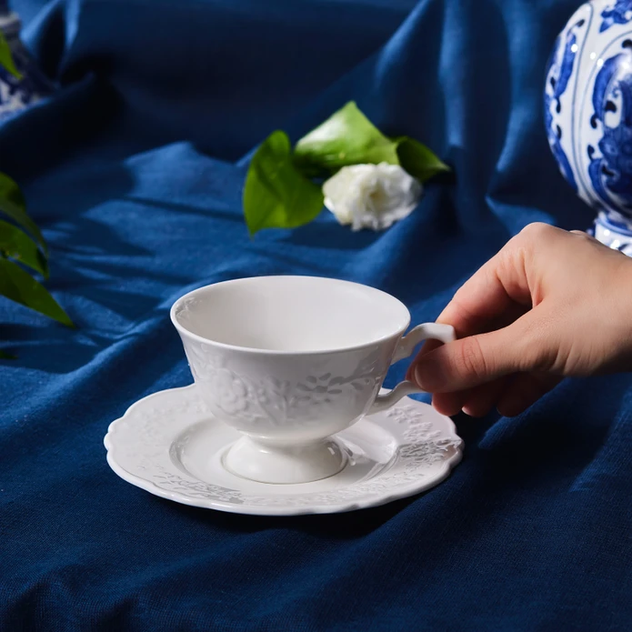 Karaca Beatrice Çay Fincanı ve Tabağı 200 ml