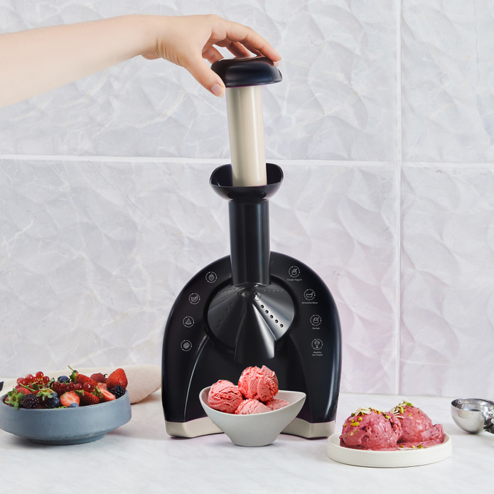 Karaca Frozen Healthy Ice Cream Machine Sağlıklı Dondurma ve Sorbe Makinesi Retro Krem