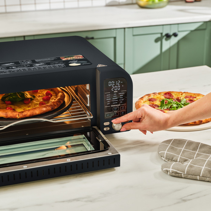 Karaca Multicrust Artisan Retro Pizza Makinesi ve Airfryer Mat Siyah