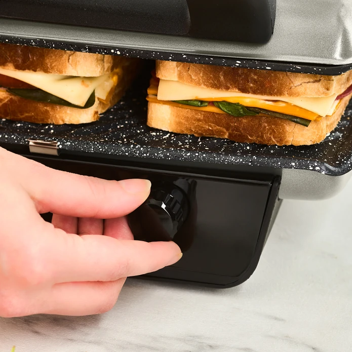 Karaca Crust Grill Toast Izgara ve Tost Makinesi 6 Dilim Mat Krem