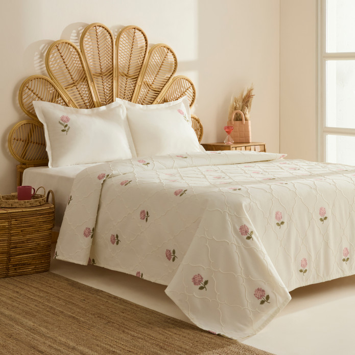 Karaca Home Hilary Çiçek Nakışlı Çift Kişilik Pike/Yatak Örtüsü Takımı Pudra