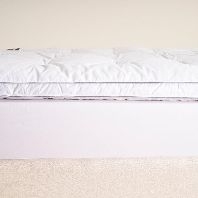 Penelope Tüy Geçirmez 2'ye Ayrılabilen %100 Kaz Tüyü Topper 160x200 Cm - Piume Punto Comfort
