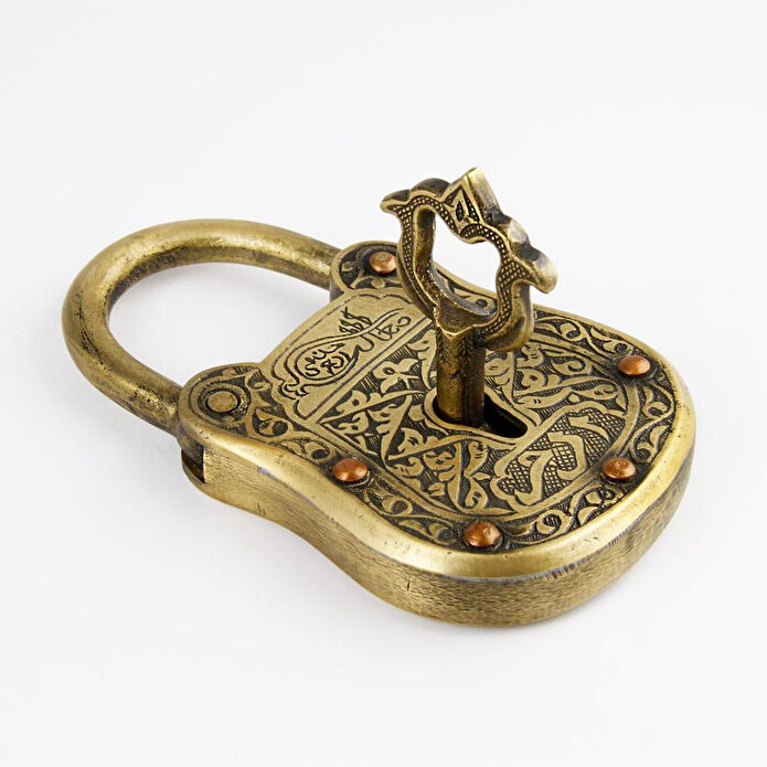 Coho Objet Coho Brazen İşlemeli Dekoratif Pirinç Kilit & Anahtar