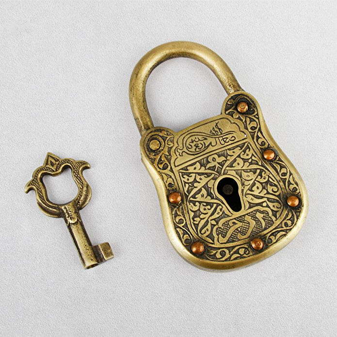 Coho Objet Coho Brazen İşlemeli Dekoratif Pirinç Kilit & Anahtar