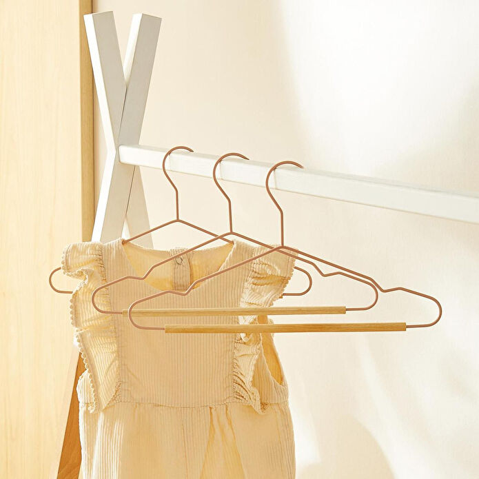 Ocean Home Textile 3'lü Ahşap Destekli Mat Pudra Pembe Renk Kauçuk Kaplamalı Metal Çocuk Giysi Askısı 18 X 32 X 0.3 Cm