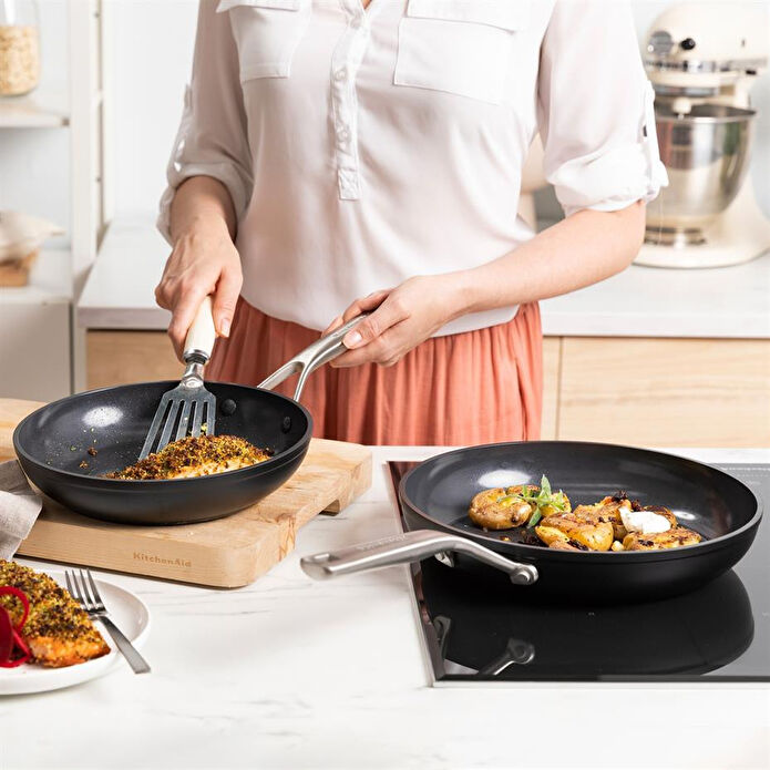 Kitchenaid Güçlendirilmiş Dövme Alüminyum Kızartma Tavası Seti 20 Cm + 28 Cm