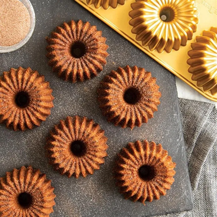 Nordicware 6´lı Mini Brilliance Kek Kalıbı Altın