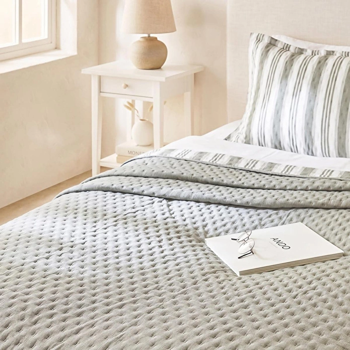 Ocean Home Textile Pamuklu Kapitoneli Haki Renk Çizgi Desen Tek Kişilik Yatak Örtüsü Seti 1 Adet 180 X 230 / 1 Adet 50 X 70 Cm