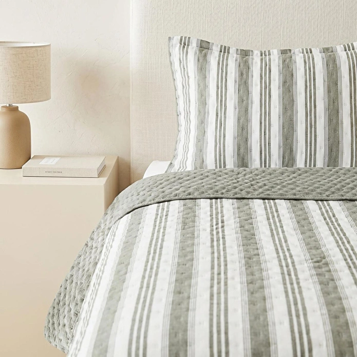 Ocean Home Textile Pamuklu Kapitoneli Haki Renk Çizgi Desen Tek Kişilik Yatak Örtüsü Seti 1 Adet 180 X 230 / 1 Adet 50 X 70 Cm