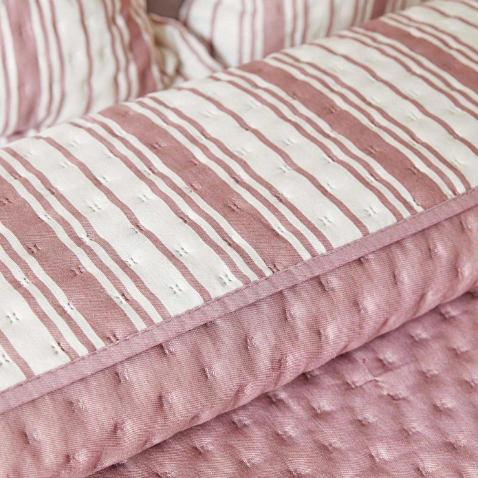 Ocean Home Textile Pamuklu Kapitoneli Bordo Renk Çizgi Desen Çift Kişilik Yatak Örtüsü Seti 1 Adet 250 X 230 / 2 Adet 50 X 70 Cm