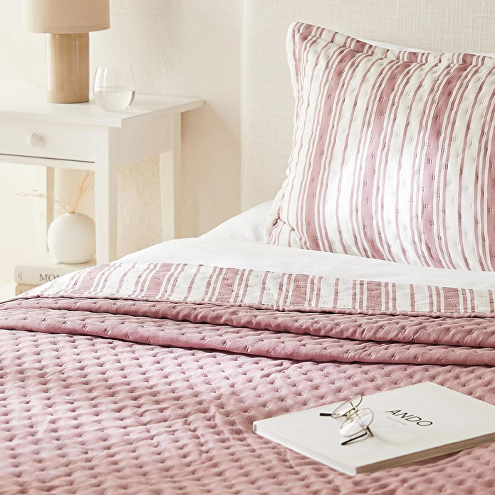 Ocean Home Textile Pamuklu Kapitoneli Bordo Renk Çizgi Desen Çift Kişilik Yatak Örtüsü Seti 1 Adet 250 X 230 / 2 Adet 50 X 70 Cm