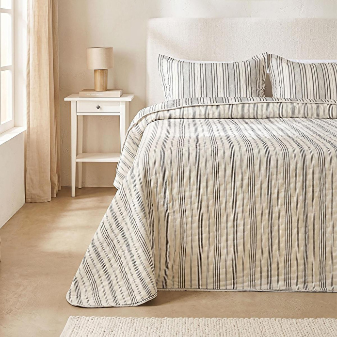 Ocean Home Textile Pamuklu Kapitoneli Antrasit Renk Çizgi Desen Çift Kişilik Yatak Örtüsü Seti 1 Adet 250 X 230 / 2 Adet 50 X 70 C