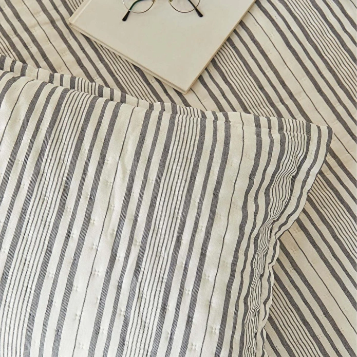 Ocean Home Textile Pamuklu Kapitoneli Antrasit Renk Çizgi Desen Çift Kişilik Yatak Örtüsü Seti 1 Adet 250 X 230 / 2 Adet 50 X 70 C