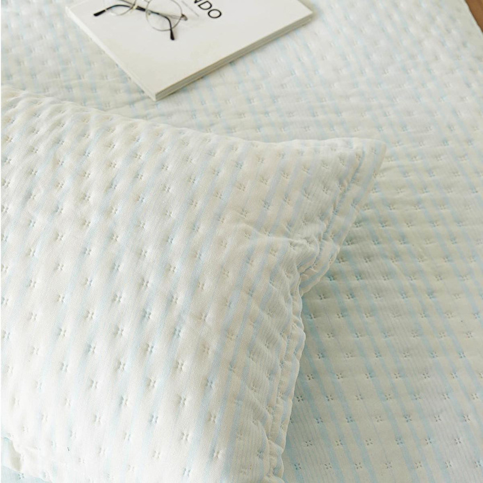 Ocean Home Textile Pamuklu Kapitoneli Açık Mavi Renk Çizgi Desen Çift Kişilik Yatak Örtüsü Seti 1 Adet 250 X 230 / 2 Adet 50 X 70