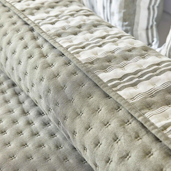 Ocean Home Textile Pamuklu Kapitoneli Haki Renk Çizgi Desen Çift Kişilik Yatak Örtüsü Seti 1 Adet 250 X 230 / 2 Adet 50 X 70 Cm