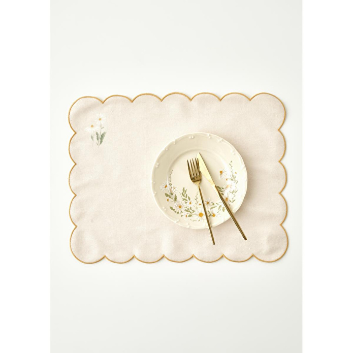 Bella Maison Daisy Baskılı Scallop Kenar Amerikan Servis Bej (35x45 Cm) Bej