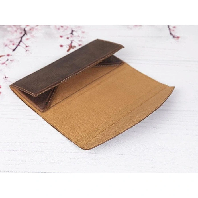 Bloominbag Prisma Saddle Heritage Deri Gözlük Kılıfı – Mıknatıslı Üçgen Tasarım