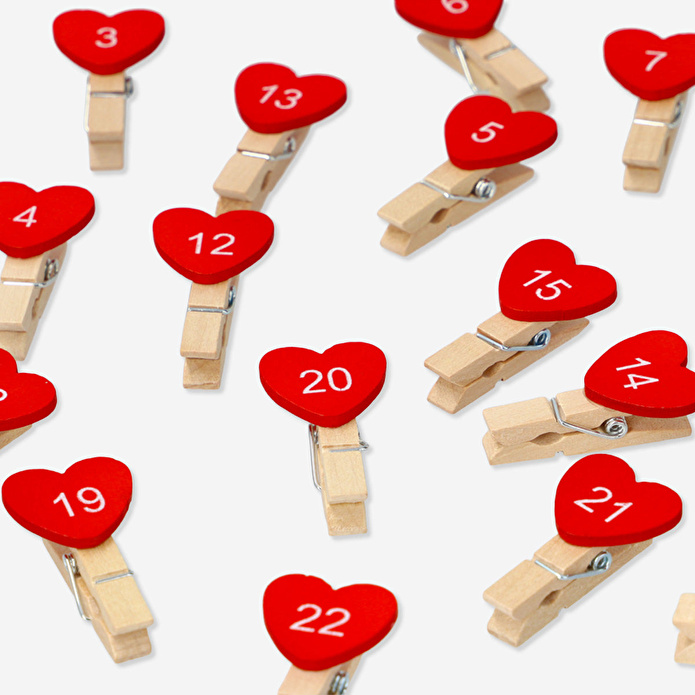 Flying Tiger Copenhagen 24'lü Kırmızı Kalpli Ahşap Mini Mandal Seti