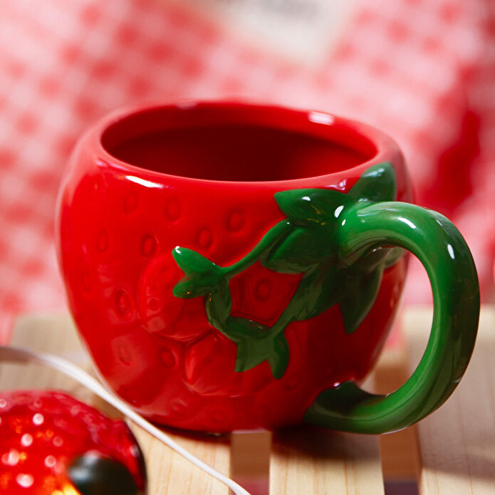 Flying Tiger Copenhagen Çilek Şeklinde Seramik Kupa