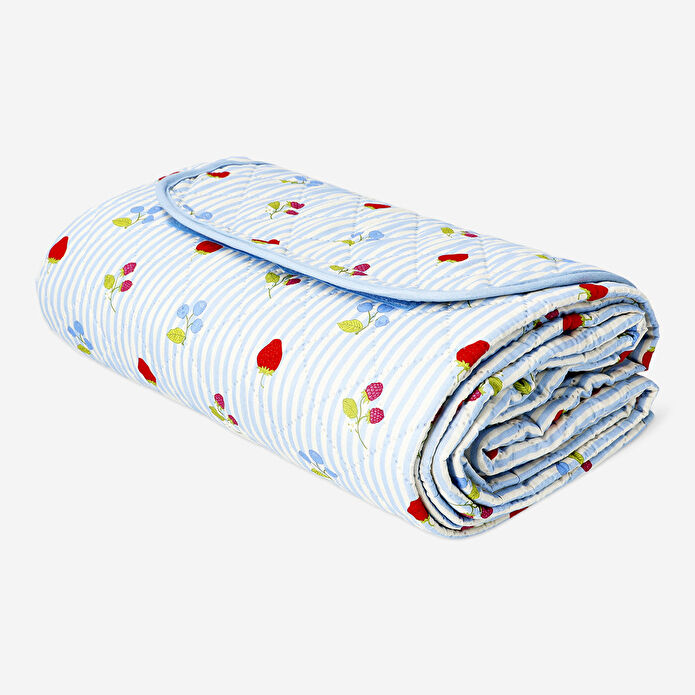 Flying Tiger Copenhagen Çilek Desenli Mavi Kapitone Piknik Örtüsü