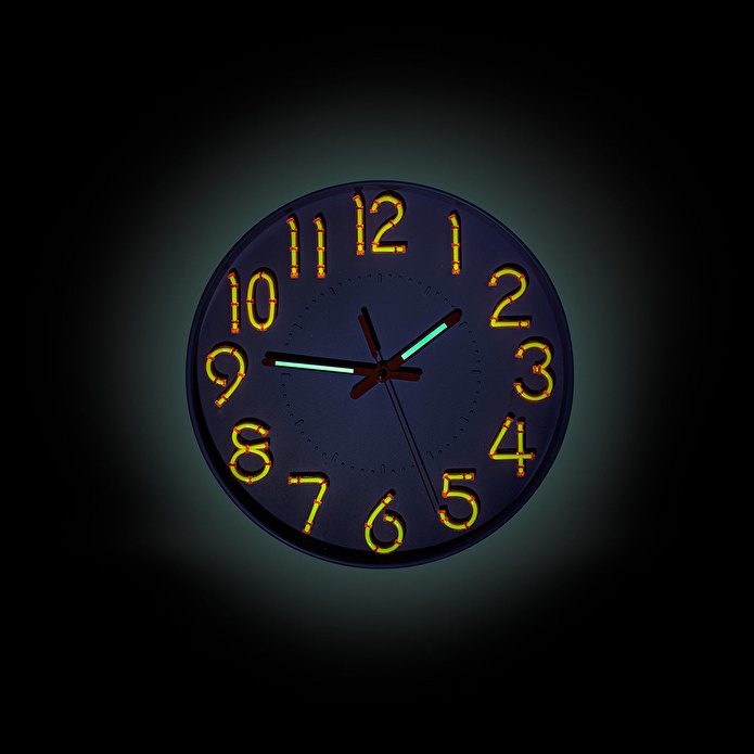 Flying Tiger Copenhagen Karanlıkta Parlayan Mor Duvar Saati