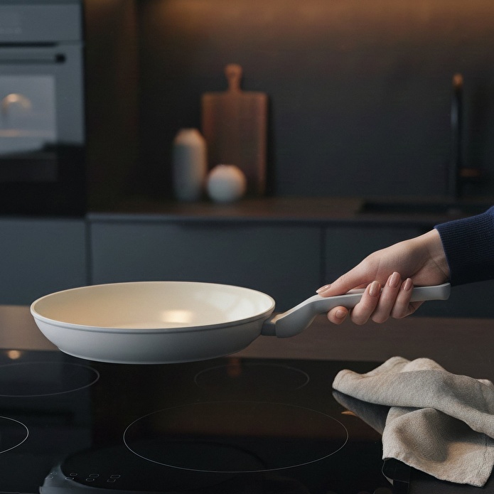 Jumbo Swiss Crystal Light Grey Tava 24 cm