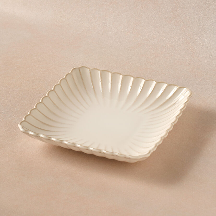 Karaca Daisy Kare Çukur Tabak 22,5 cm