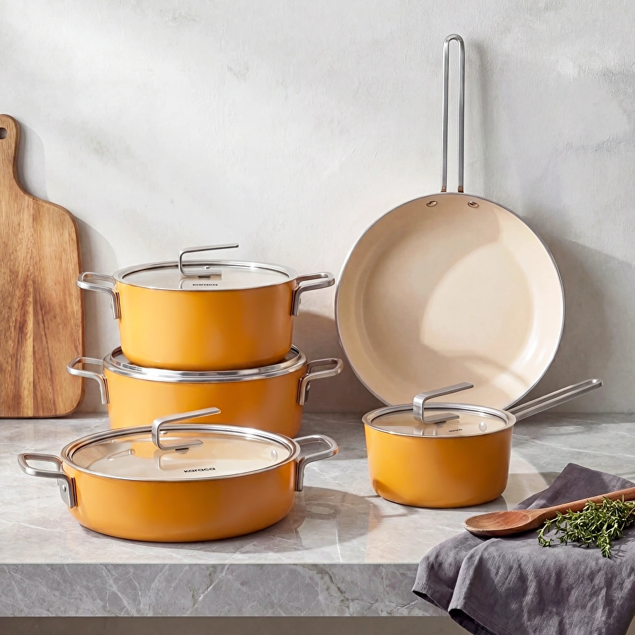 Karaca x Refika Swiss Crystal 9 Parça Tencere ve Tava Seti Mustard Yellow