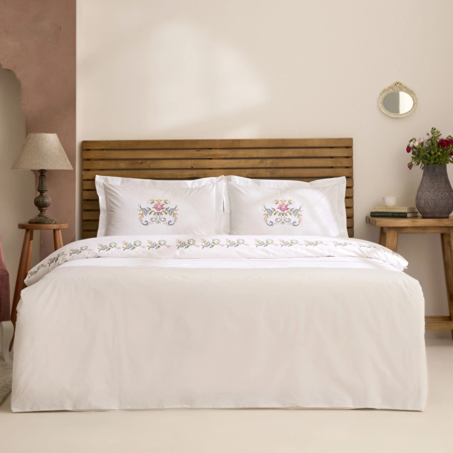 Karaca Home Ottalia %100 Pamuk Kanaviçe Nakışlı Çift Kişilik Nevresim Takımı Beyaz