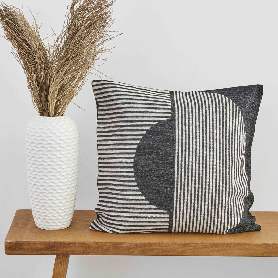 Karaca Home Sadomia Siyah İç Dolgulu Kırlent 45x45cm
