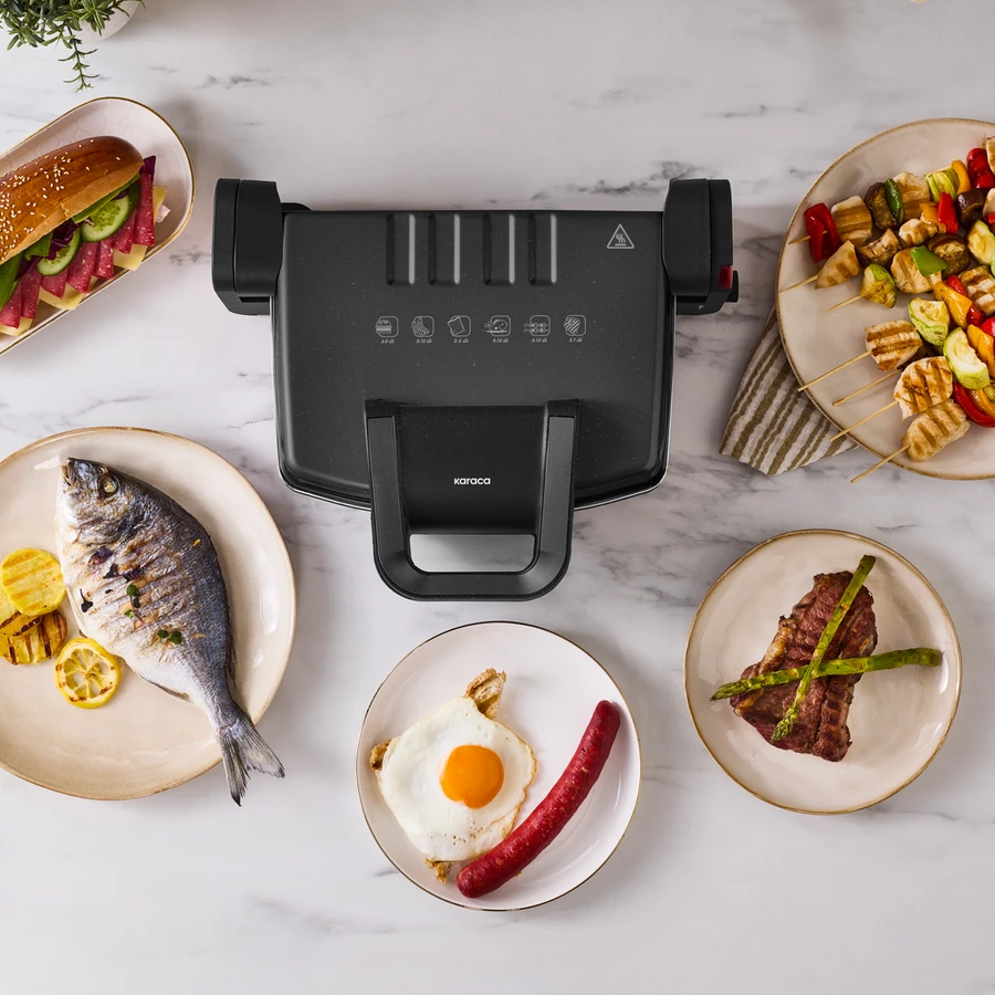 Karaca Future 4 Dilim Kapasiteli Tost Makinesi Shiny Black 1800W