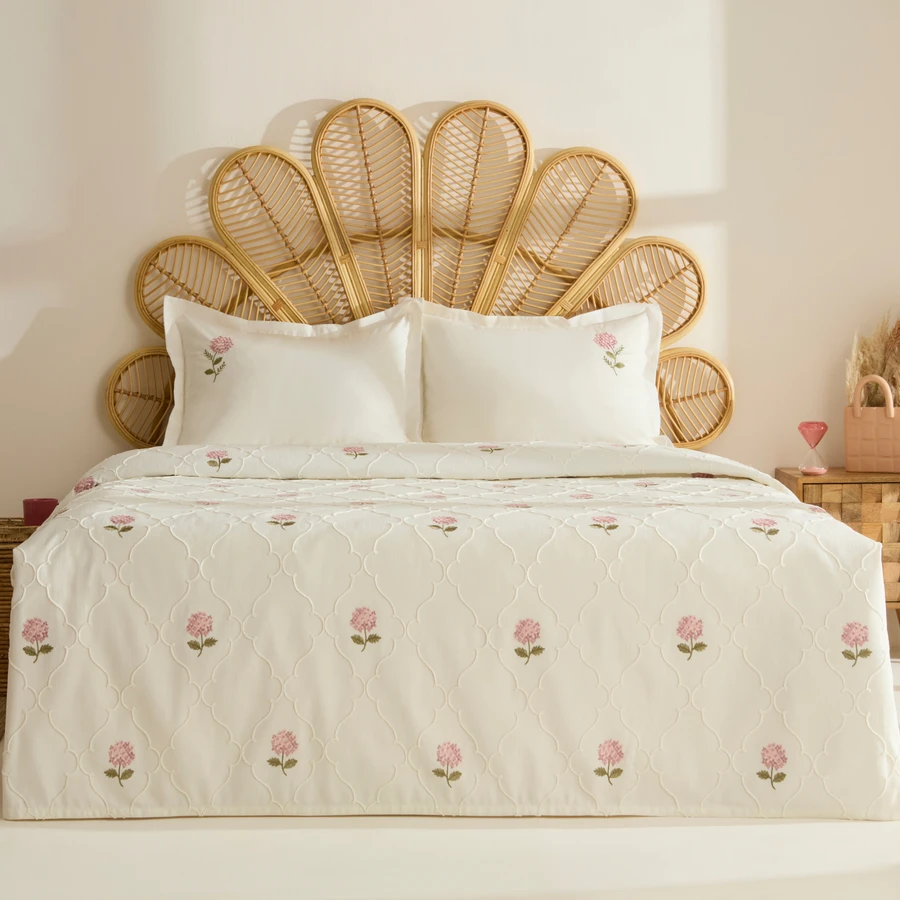 Karaca Home Hilary Çiçek Nakışlı Çift Kişilik Pike/Yatak Örtüsü Takımı Pudra
