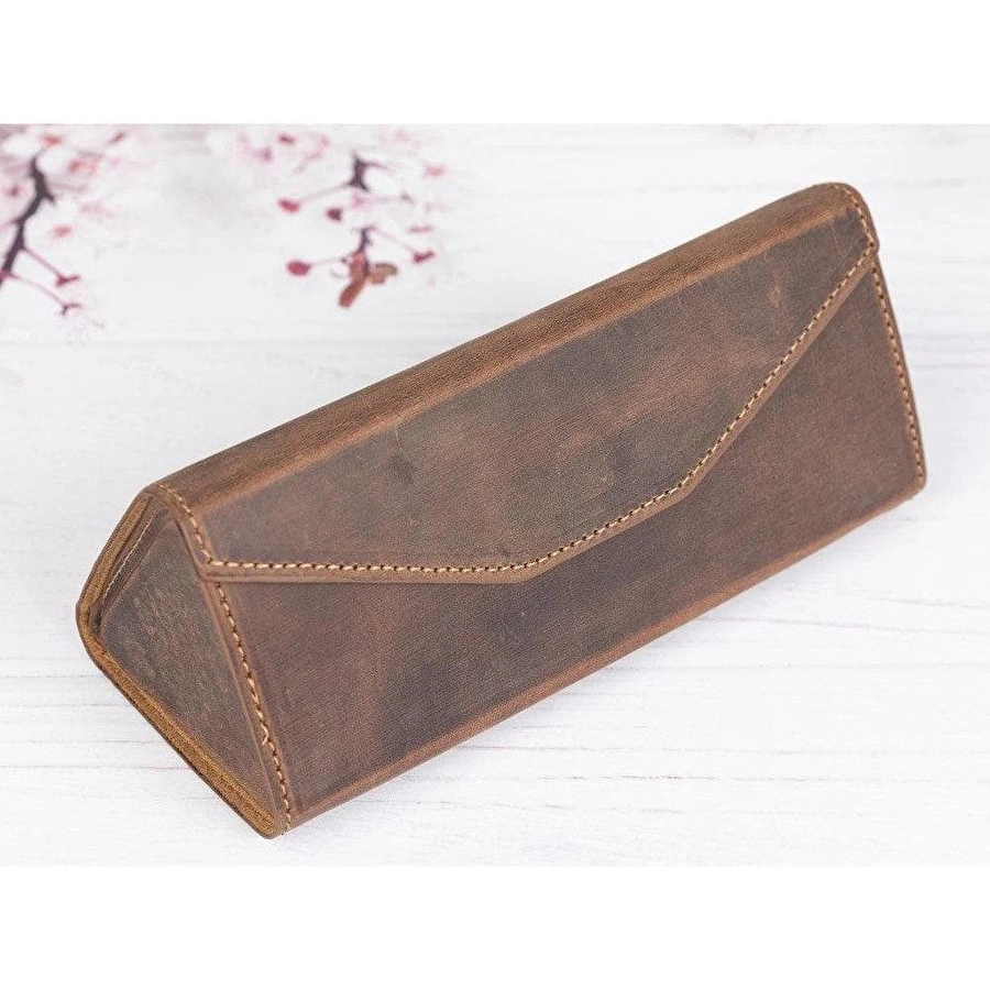 Bloominbag Prisma Saddle Heritage Deri Gözlük Kılıfı – Mıknatıslı Üçgen Tasarım